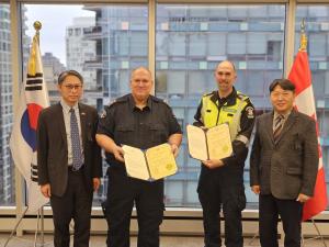 Korean Consulate in Vancouver Honors Emergency Rescue Worker of Car Accident