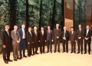 Dutch Vice Minister of Finance Visits SK Chemicals “Eco Lab”