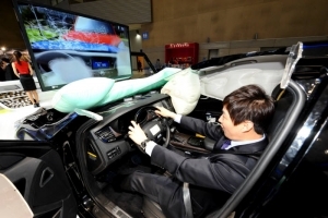 Next-Gen Smart Car Technologies at Seoul Motor Show 2013