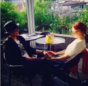Bae Yong-joon Shares His First Instagram Post with Park Soo-jin