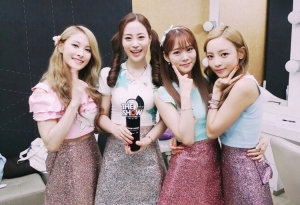 KARA Shared Selfie After Winning #1 Trophy for ‘CUPID’